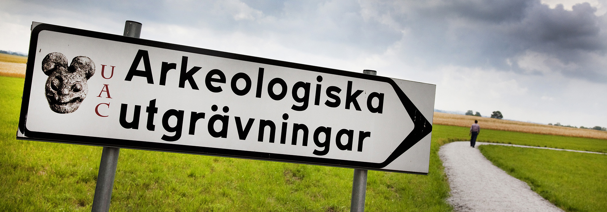 Vägskylt som leder till Uppåkra Arkeologiskt centrum. Foto.  