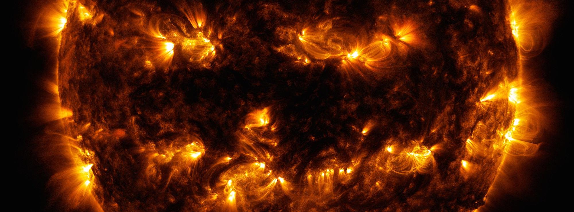 Bild från år 2014 tagen av rymdsonden Solar Dynamics Observatory. Aktiva regioner på solens yta.