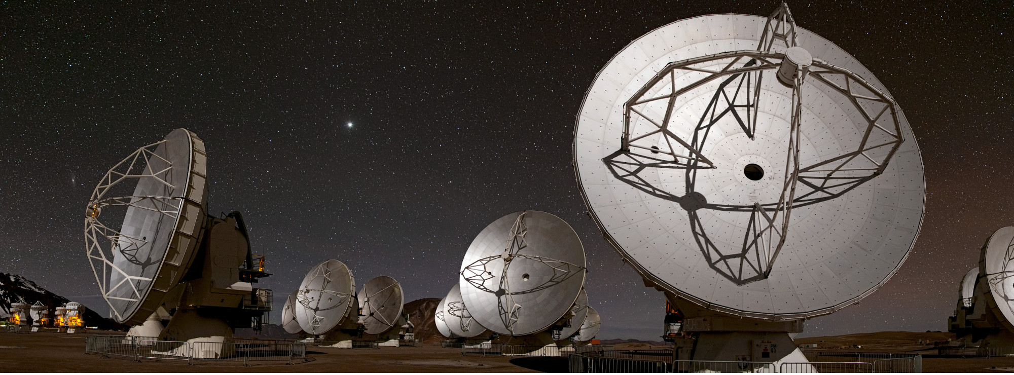Bild: ESO. ALMA observatoriet. 