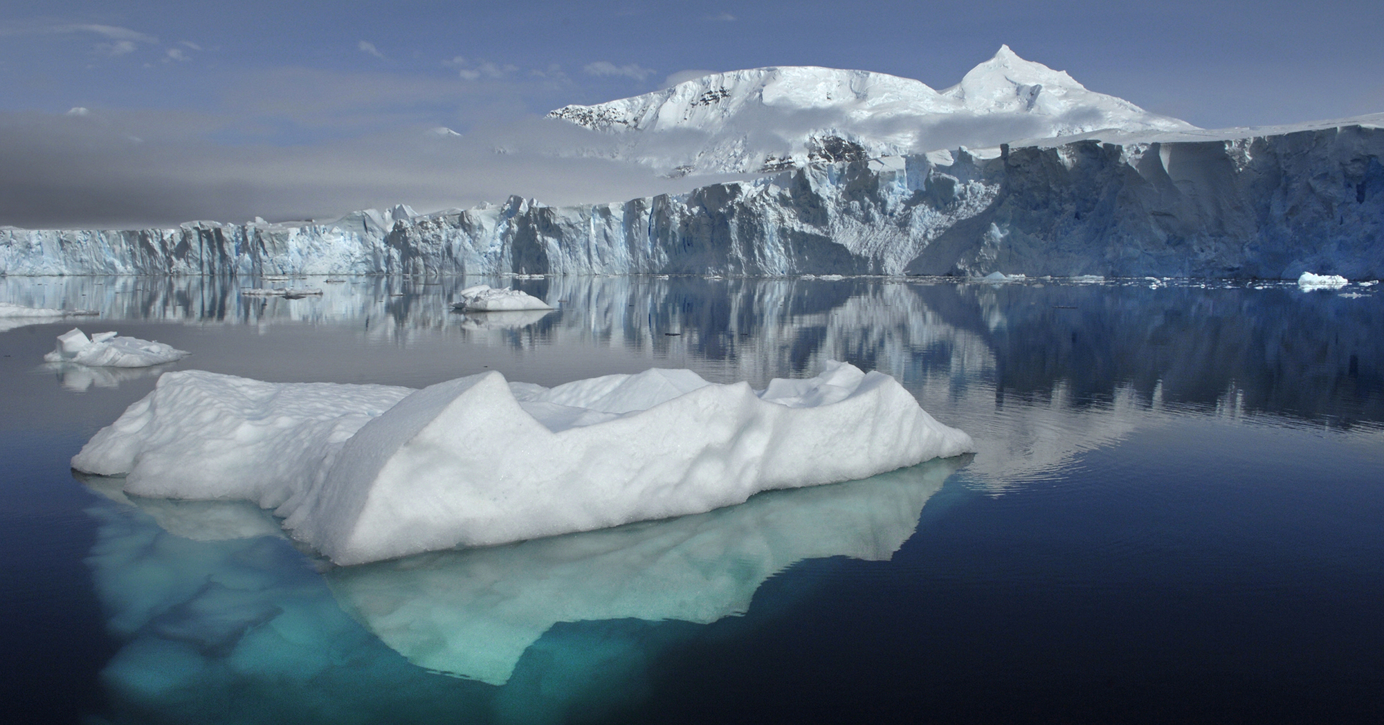View_of_Sheldon_Glacier_with_Mount_Barre_Credit_British_Antarctic_Survey.